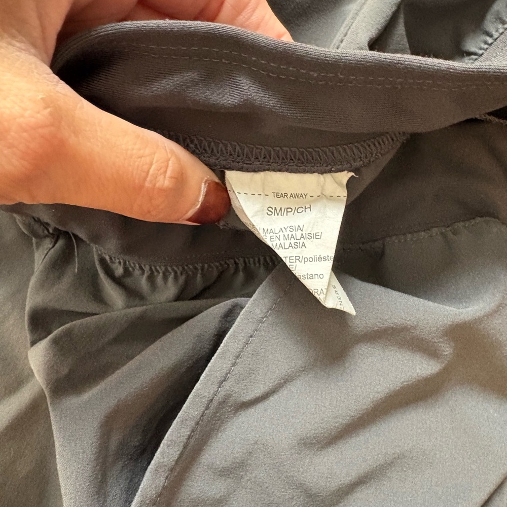 Two pair of women’s workout /active pants - Picture 5 of 7